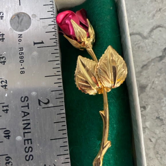 Gold and Red Rose Brooch - Picture 4 of 5
